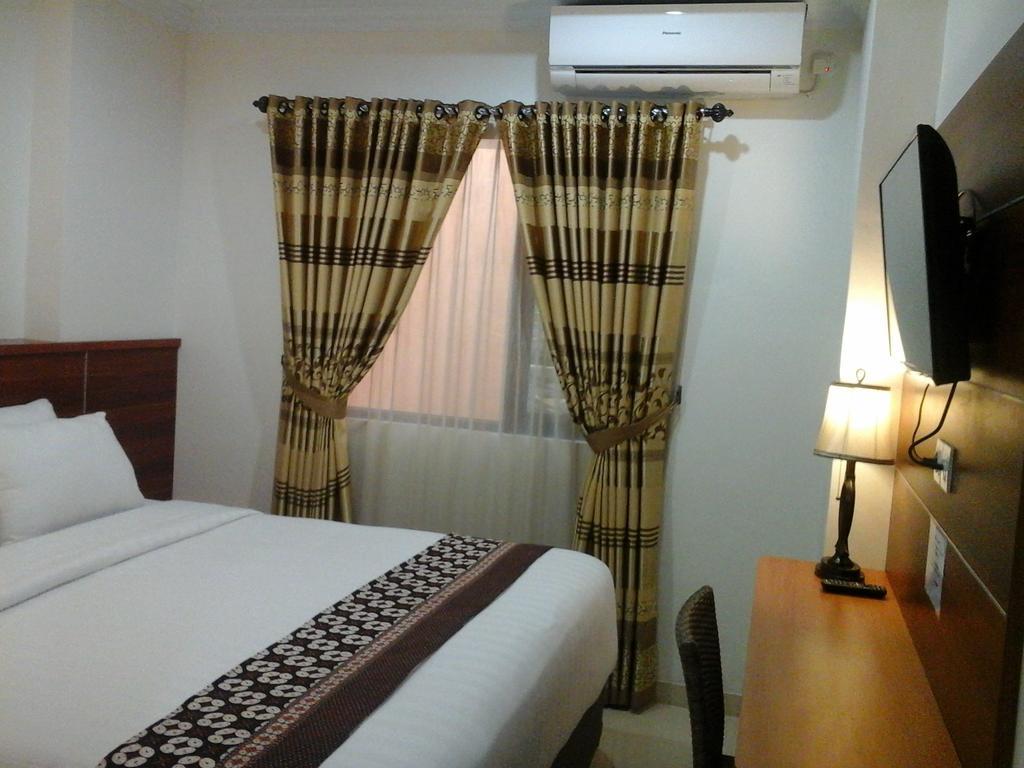 Maranatha Grand Hotel Γιογκιακάρτα Δωμάτιο φωτογραφία