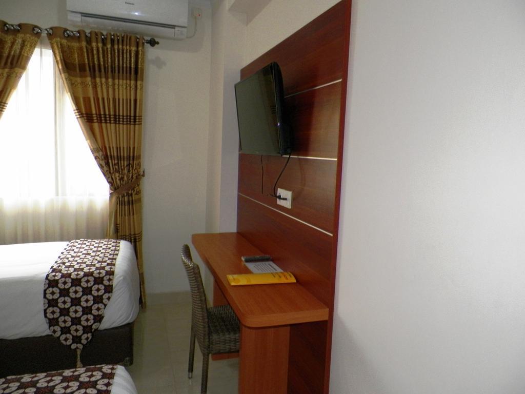 Maranatha Grand Hotel Γιογκιακάρτα Δωμάτιο φωτογραφία