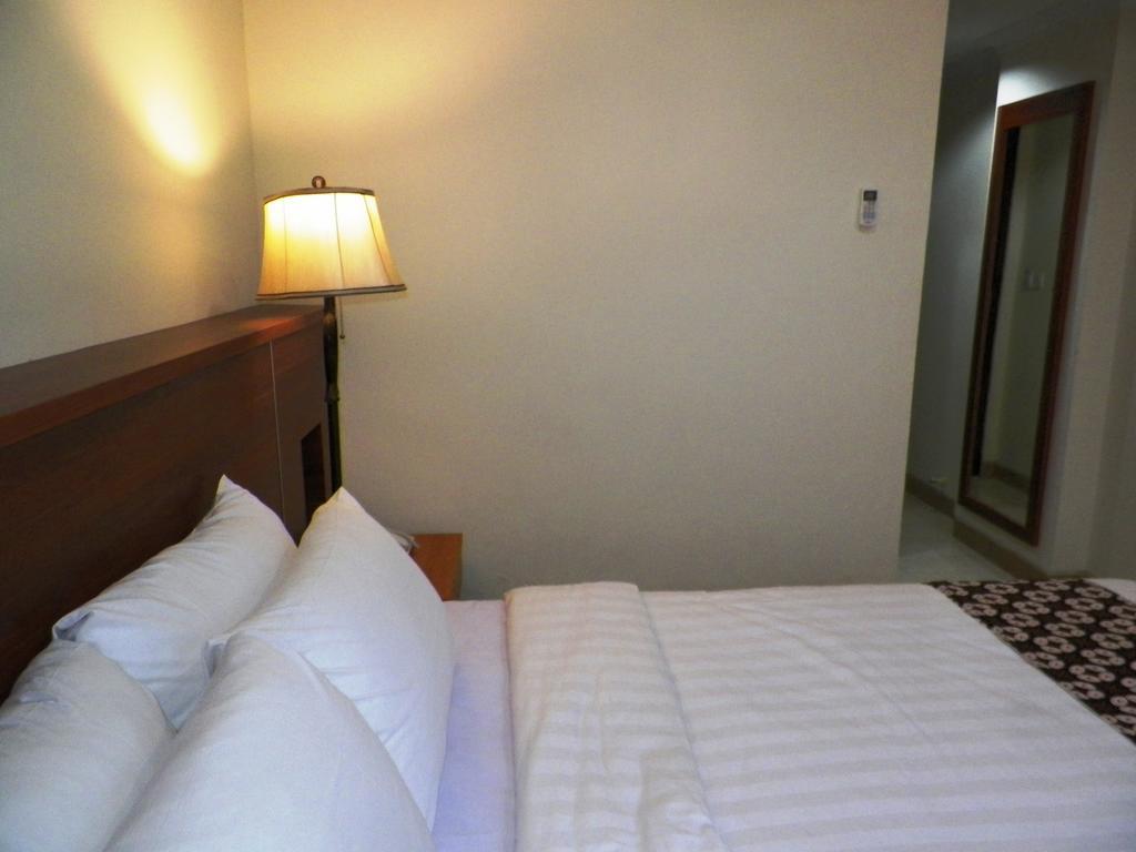 Maranatha Grand Hotel Γιογκιακάρτα Δωμάτιο φωτογραφία